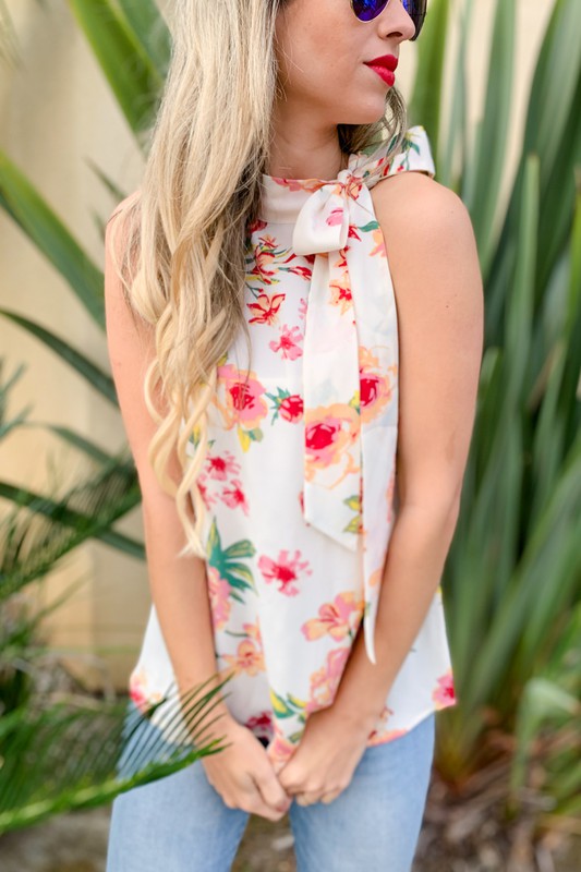 GLIMPSE OF SPRING Halter style top
